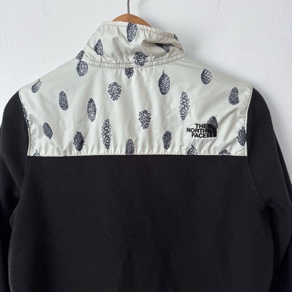 The North Face womans Pine Cone print pullover white and black Size Medium - Picture 5 of 5